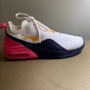 Nike Air Max Motion 2 Womens